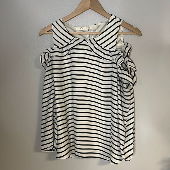 Maurices Tops - 5$/20 Maurices Cold Shoulder Ruffle Blouse